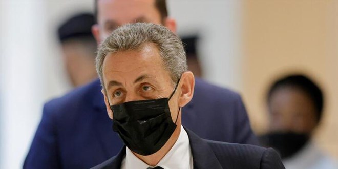 Sarkozy'ye 'yasa d finansman salamaktan' hapis cezas verildi