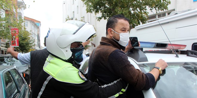 Murat �zdemir, bu kez gazeteci ve polislere sata�t�