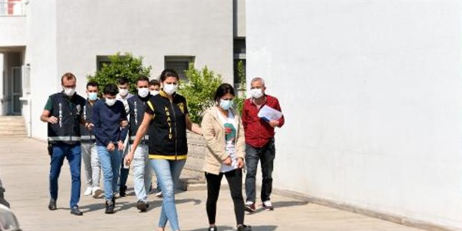 İlişki vaadiyle eve çağırıp tabancayla vurarak 3 bin lirasını gasbettiler