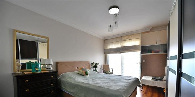 �zmir'de ��rencilere evler de y�rekler de a��ld�