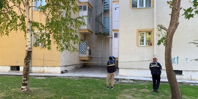 Pencereden düşen oğul öldü, kalp krizi geçiren anne tedavide