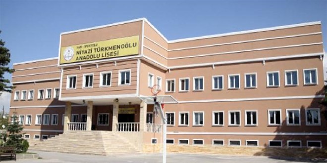 Yakılan lise başarılı öğrencileriyle ilk sıralarda