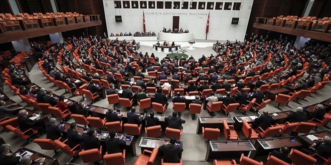 Yeni yasama yılının ilk dokunulmazlık fezlekeleri Mecliste