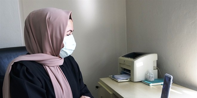 Bir tıbbi sekreter 2 bin kişiyi aşı olmaya ikna etti