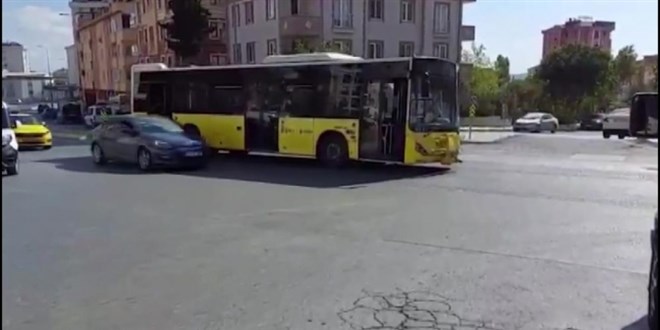 Yolun ortasında arızalanan İETT otobüsü trafiği karıştırdı
