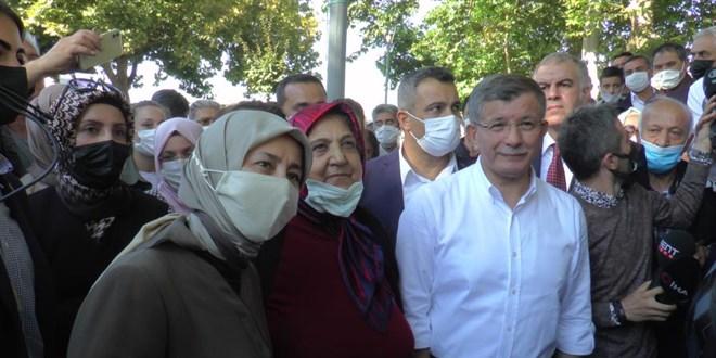 Vatandaştan Davutoğlu'na tepki: Biz seni sevmiştik, ta ki yol arkadaşına ihanet edene kadar