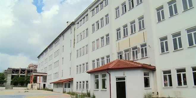 Depreme dayanıksız çıkan FETÖ okulu yıkılıyor