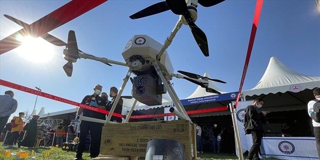 Dünyanın ilk lazer silahlı dronu 'Eren' festivalde ilgi gördü