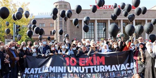 'Gar Patlaması' anma töreninde polis ekiplerine saldırı