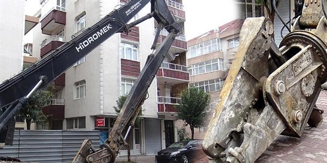 Avclar'da ihmal iddias!  makinesinin devirdii beton direk can ald