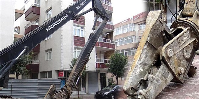 Avcılar'da ihmal iddiası! İş makinesinin devirdiği beton direk can aldı