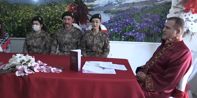 zel harekat ift, niformalar ile nikah masasna oturdu