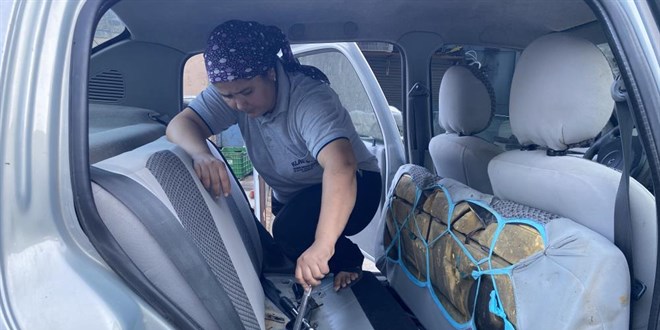 ���i bulamayan kaportac� kocas�na ��rak oldu