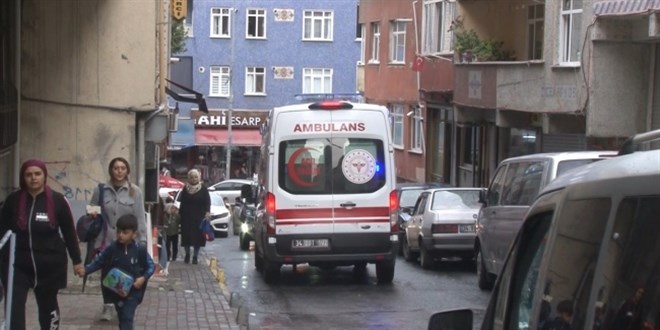 Yangından kurtulmak için çarşafa atladılar