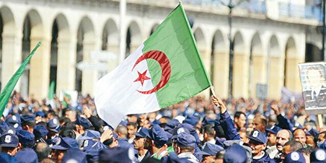 Cezayir'den Macron'a cevap: Osmanl bizi Halya kar  korudu