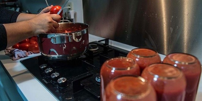 G�da fiyatlar� art�nca konserve kapaklar� elde kald�