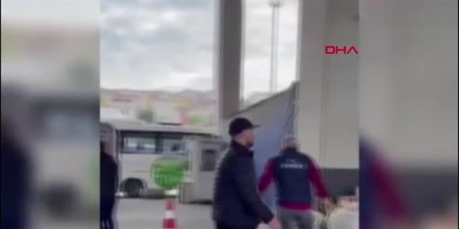 Müşteri ile kargocu arasındaki kavga kamerada