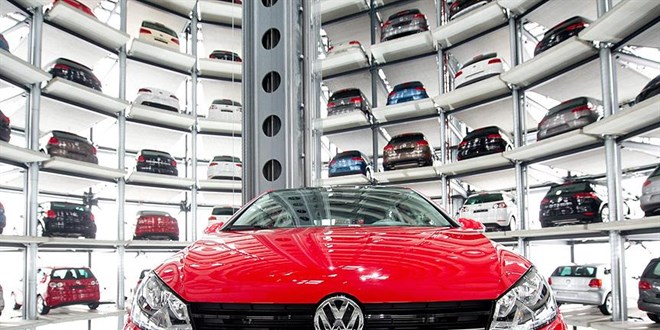 Volkswagen, elektrikli aralar iin 30 bin kiiyi iten karabilir