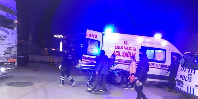 Ankara'da benzin istasyonunda bıçaklı saldırı: 1'i polis 2 yaralı