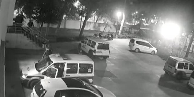 Polislerin boğazına süt kaçan bebeğe müdahalesi güvenlik kamerasında