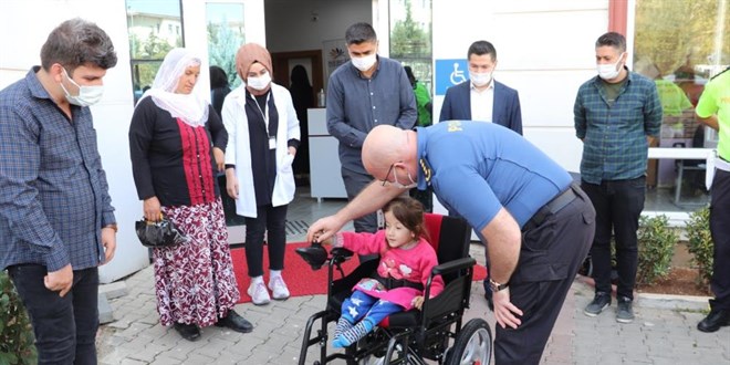 Emniyet Müdüründen engelli çocuğa akülü araba