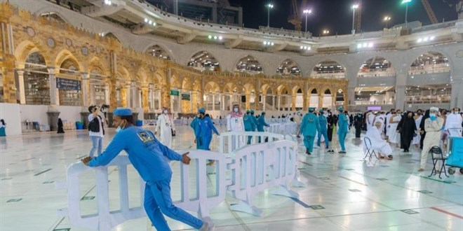 Kabe'nin etrafındaki bariyerler kaldırıldı