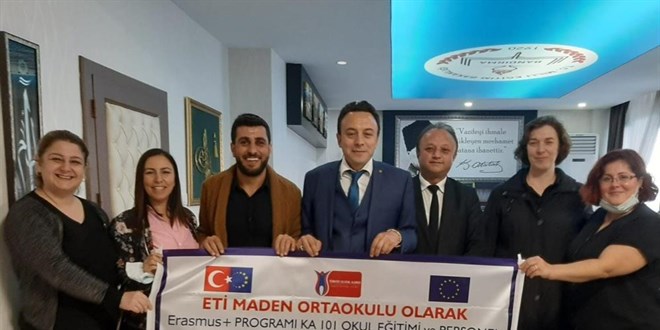 Ortaokul öğretmenleri yurtdışına gidiyor