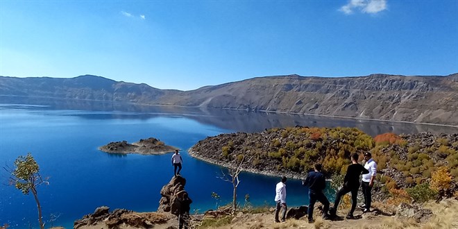 Dünyanın ikinci büyük kraterinde sonbahar güzelliği