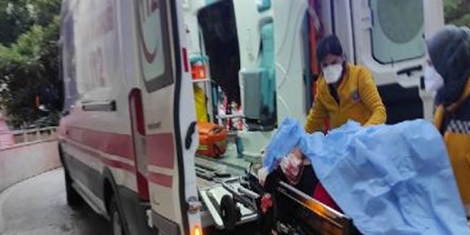 İzmit'te boşanma aşamasındaki eşini çalıştığı kafede bıçakladı