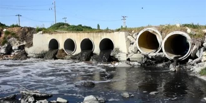 Edirne'de kötü kokuya neden olan kanalda inceleme yapıldı