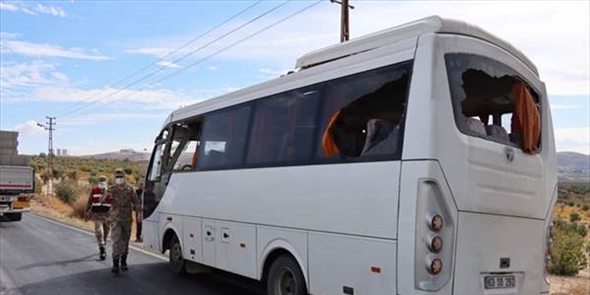 Tırdaki briketler askeri aracın üzerine devrildi: 2'si asker 3 yaralı