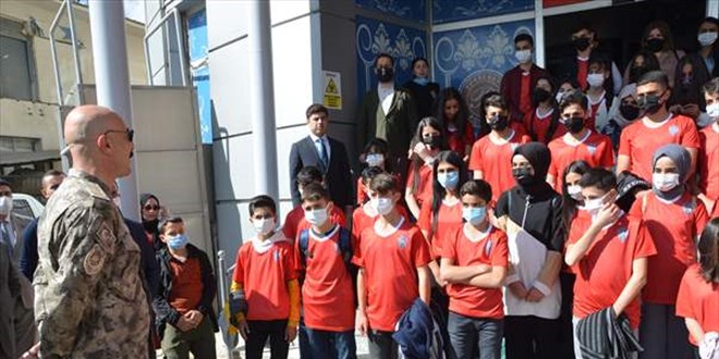 Emniyet Müdürlüğü 40 öğrenciyi Ankara'ya gezmeye gönderdi