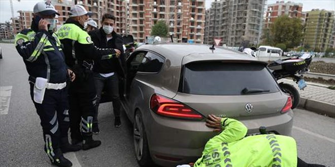 Otomobilini aldıktan 1,5 saat sonra 'modifiyeli araç'tan ceza yedi