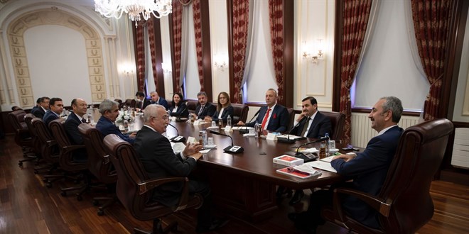 Yargıda Birlik Derneğinin yönetim Bakan Gül'ü ziyaret etti