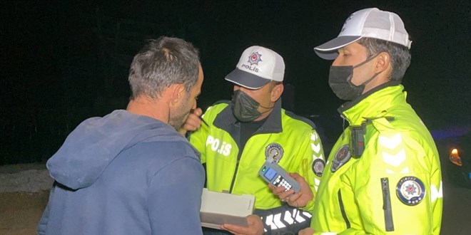 Aksaray'da alkollü sürücü kendi alkol testini yaptı: Alkollüyüm o zaman