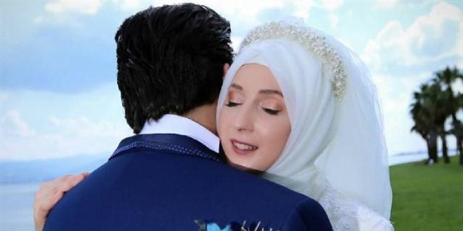 Aşı yaptırmadı, karnındaki bebeğiyle birlikte hayatını kaybetti