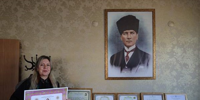 Emekli öğretmen, mühendislik ve hukuk fakültelerini bitirdi, avukat oldu