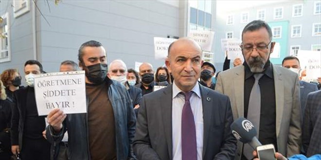 Afyonkarahisar'daki eğitim sendikaları, öğretmenin darbedilmesini kınadı