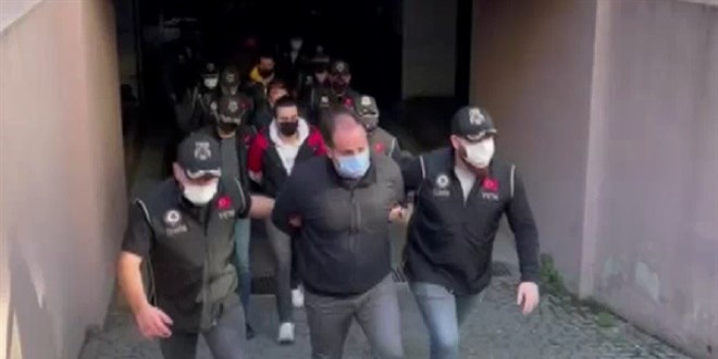 İzmir merkezli FETÖ operasyonunda 82 tutuklama