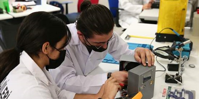 Meslek lisesi öğrencileri çalışmalarıyla milli teknoloji hamlesini destekliyor
