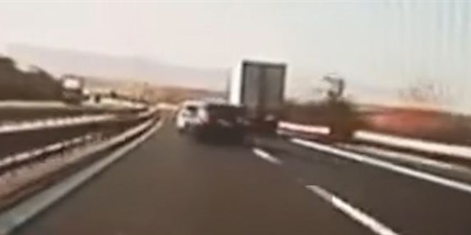 Yarışırken kazaya yol açtılar
