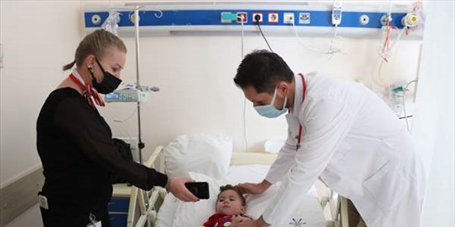 19 aylık Murat'ın midesinden 17 boncuk mıknatıs çıkarıldı