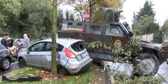 Sarıyer'de zırhlı polis aracı 6 araca çarptı: 3 yaralı