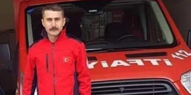 Yarallar kurtarmak isteyen itfaiyeci yaam mcadelesini kaybetti