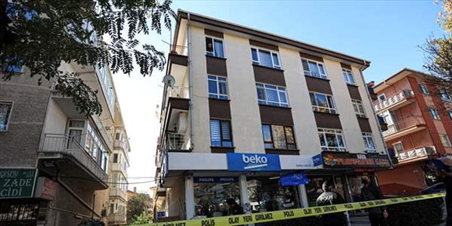 Emekli astsubay, eşini silahla öldürüp intihar etti