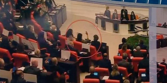 HDP'li Pervin Buldan tezkereye yanllkla 'evet' dedi!