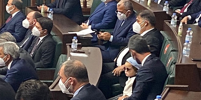 Meclisin minik konuğu AK Parti Grup Toplantısı'nı izledi