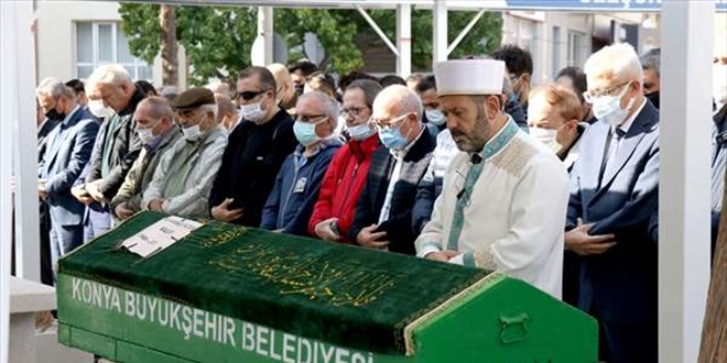 Balkondan düşerek hayatını kaybeden zabıt katibi, toprağa verildi