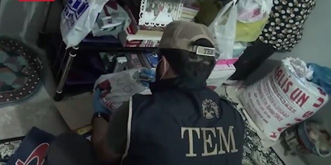 Terör zanlılarını yurt dışına kaçırmaya çalışan şebeke çökertildi