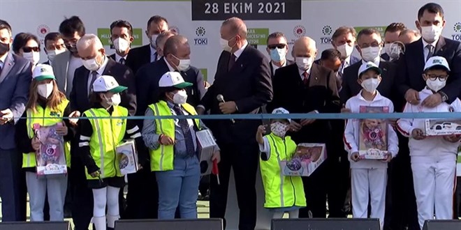 Küçük çocuk kurdeleyi kesti! Erdoğan uyarmak zorunda kaldı